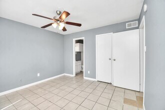 5959 Bonhomme Rd in Houston, TX - Building Photo - Building Photo
