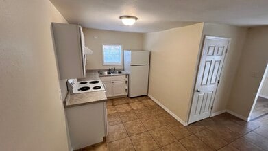 5247 9th St in Zephyrhills, FL - Building Photo - Building Photo