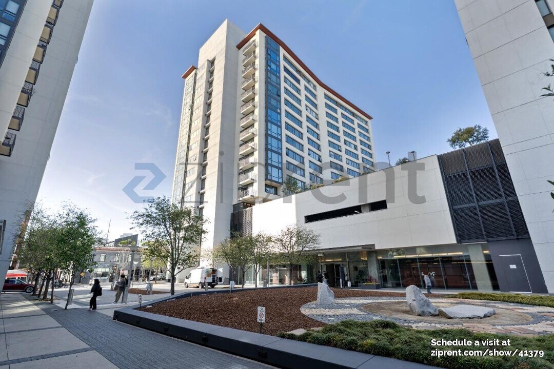 250 King St in San Francisco, CA - Building Photo