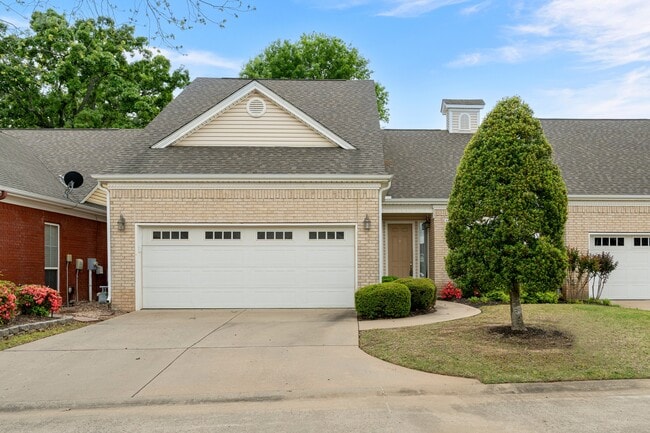 60 Jeffrey Way in Fort Smith, AR - Foto de edificio - Building Photo