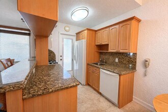 655 Meridian Ave in Miami Beach, FL - Building Photo - Building Photo