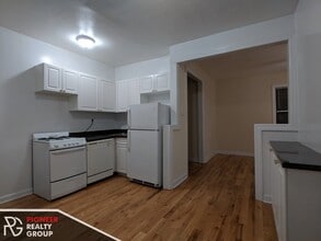 3721 N Pine Grove Ave, Unit #3722-E3 in Chicago, IL - Foto de edificio - Building Photo