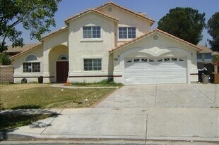 7600 Emerald Ave in Fontana, CA - Building Photo
