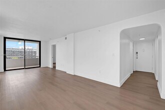 6830 Indian Creek Dr in Miami Beach, FL - Building Photo - Building Photo