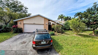 8105 Nutmeg Way in Tamarac, FL - Building Photo - Building Photo