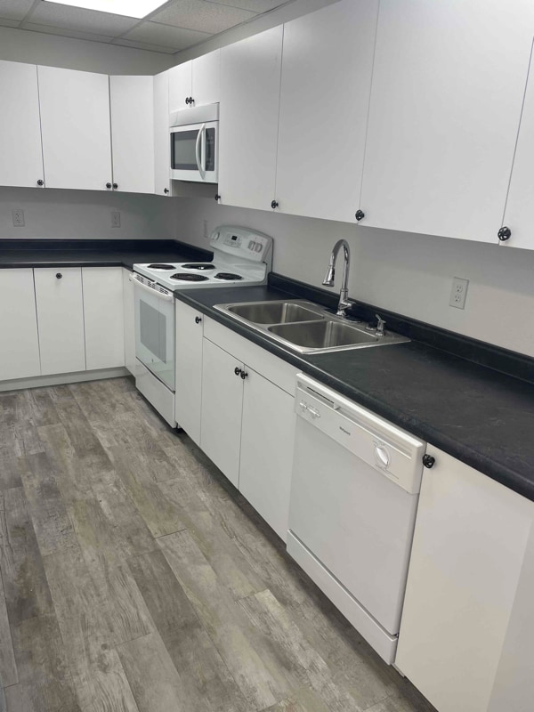 208 Center St in Wimbledon, ND - Foto de edificio - Building Photo