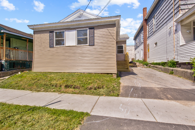 1002 Park St in Syracuse, NY - Building Photo - Building Photo