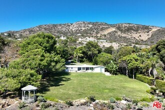 32440 Pacific Coast Hwy in Malibu, CA - Building Photo - Building Photo