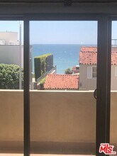 22351 Pacific Coast Hwy in Malibu, CA - Building Photo - Building Photo