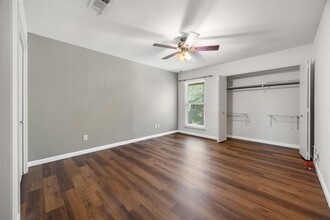 8113 Baywood Dr in Austin, TX - Foto de edificio - Building Photo