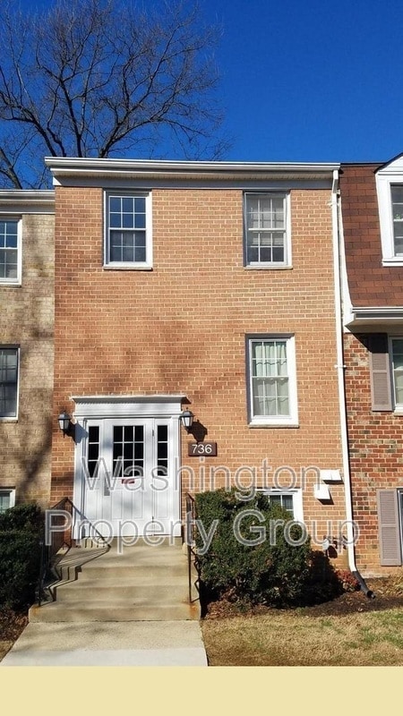 property at 736 Quince Orchard Blvd