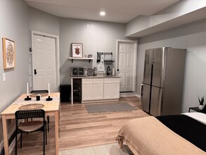 4483 Ocean View Ave in Virginia Beach, VA - Building Photo - Building Photo