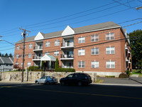 501 W Main St in Stamford, CT - Building Photo - Building Photo