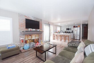 1887 Montgomery Ave in Ventura, CA - Building Photo - Building Photo