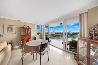 3095 N Course Dr, Unit 811 in Pompano Beach, FL - Foto de edificio - Building Photo