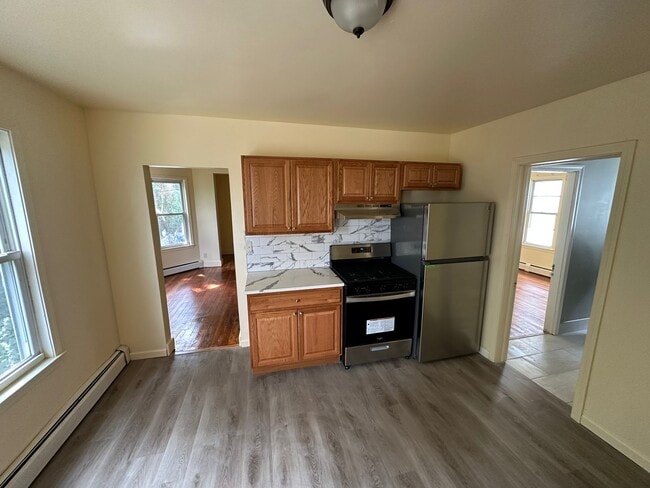 373 Congress Ave, Unit 2nd floor in Waterbury, CT - Building Photo - Building Photo