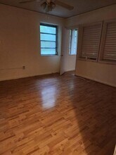 1140 SW 22nd St in Miami, FL - Building Photo - Building Photo