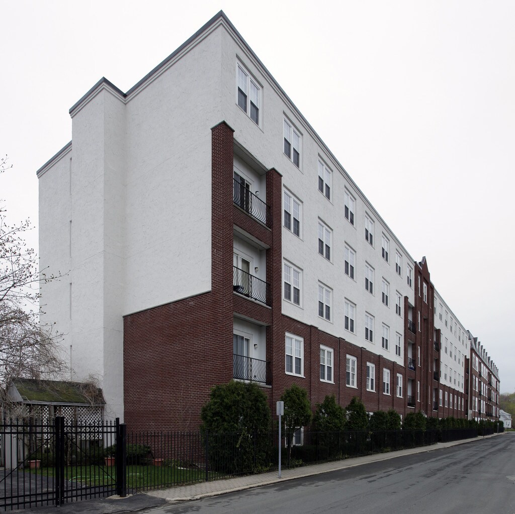 Townhouse Apartments Whitman, MA Apartments
