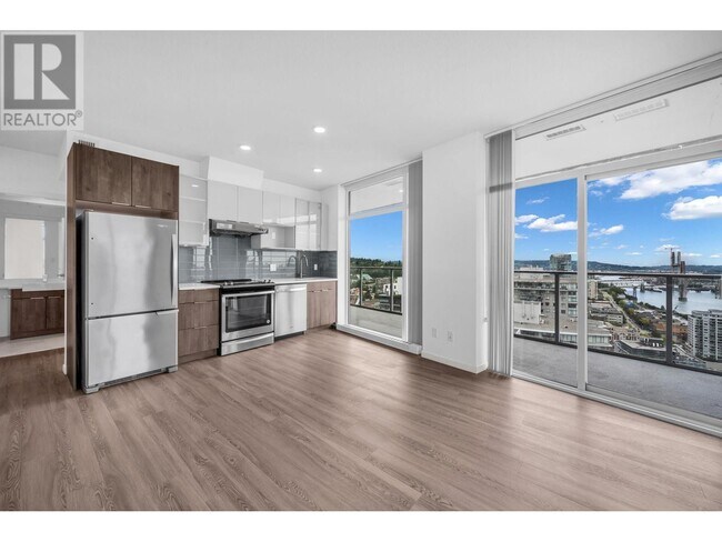 900-3900 Carnarvon St in New Westminster, BC - Building Photo - Building Photo