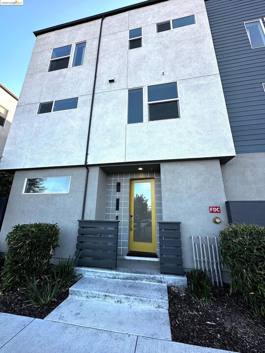 3933 Wattling St in Oakland, CA - Building Photo