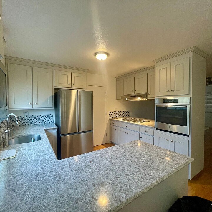 5617 Dupont Dr in Santa Rosa, CA - Building Photo