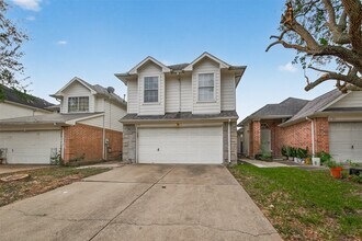 6710 Bellaire Gardens Dr in Houston, TX - Building Photo - Building Photo