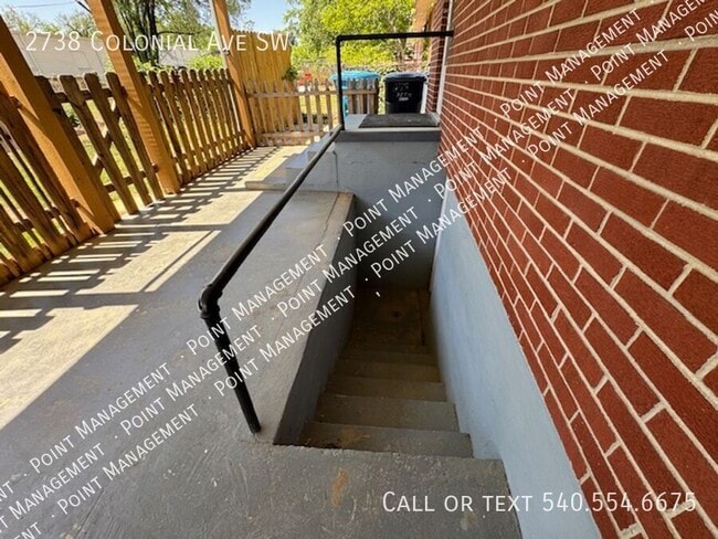 2738 Colonial Ave SW in Roanoke, VA - Building Photo - Building Photo