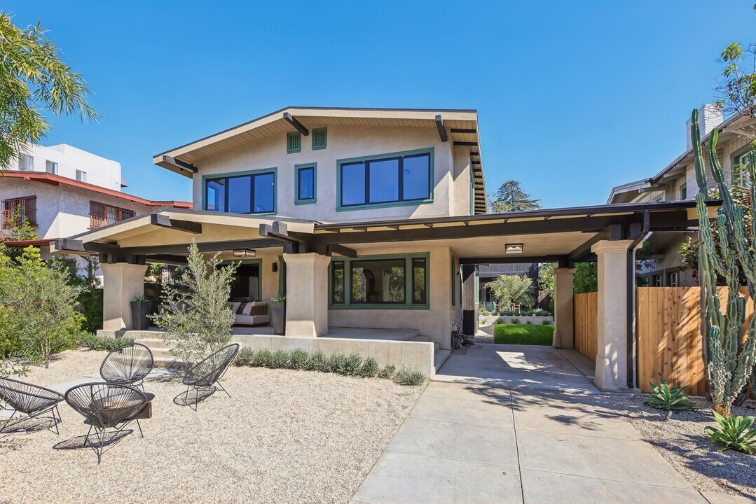 1812 N Kenmore Ave in Los Angeles, CA - Building Photo