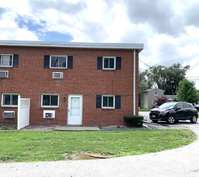 835 High St in Chambersburg, PA - Building Photo