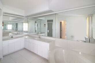 347 Woodvale Dr in Venice, FL - Building Photo - Building Photo