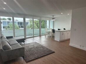 10210 Collins Ave in Bal Harbour, FL - Building Photo - Building Photo