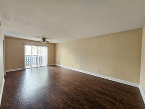 7611 Paula Dr in Tampa, FL - Foto de edificio - Building Photo