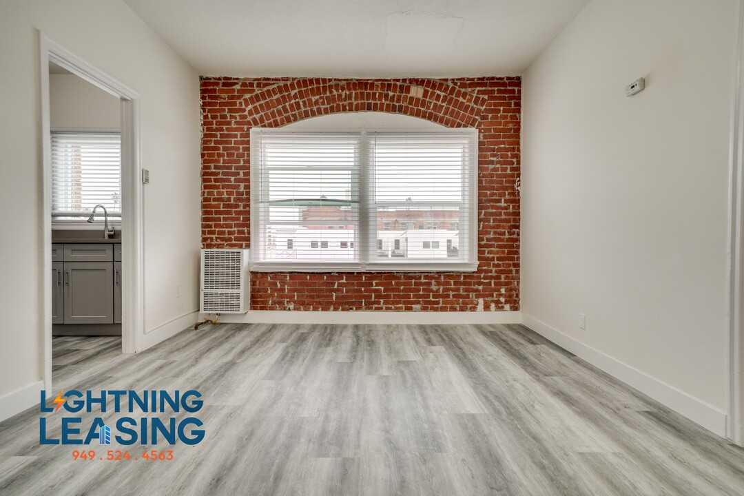 147-143 Normandie Ave in Los Angeles, CA - Building Photo