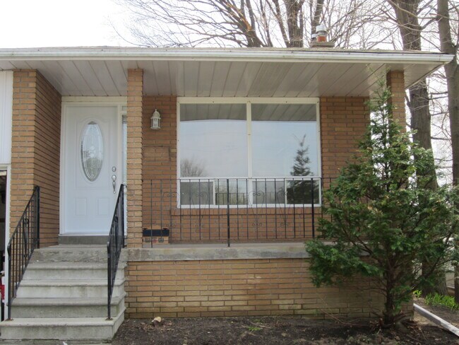 903 King St E in Oshawa, ON - Building Photo - Building Photo