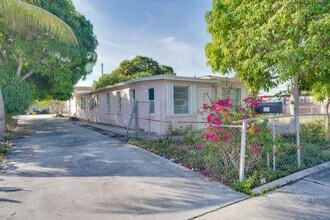 813 Truman St in Lake Worth Beach, FL - Building Photo - Building Photo