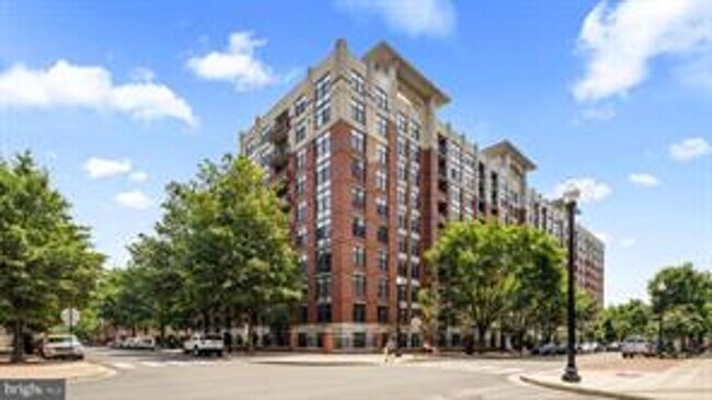 property at 1021 N Garfield St