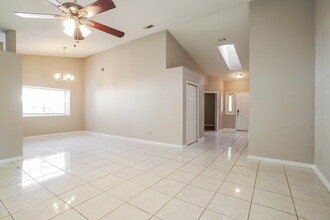 8228 Honeysuckle Ln in Jacksonville, FL - Building Photo - Building Photo