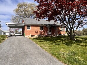 192 N 5th St in Mount Wolf, PA - Building Photo - Building Photo