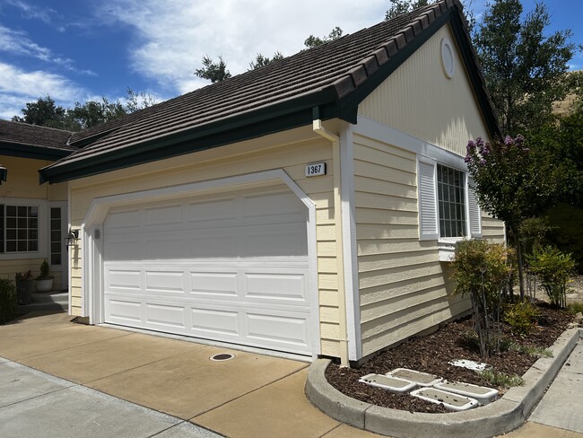 2950 Buskirk Ave, Unit 300 in Walnut Creek, CA - Building Photo - Building Photo