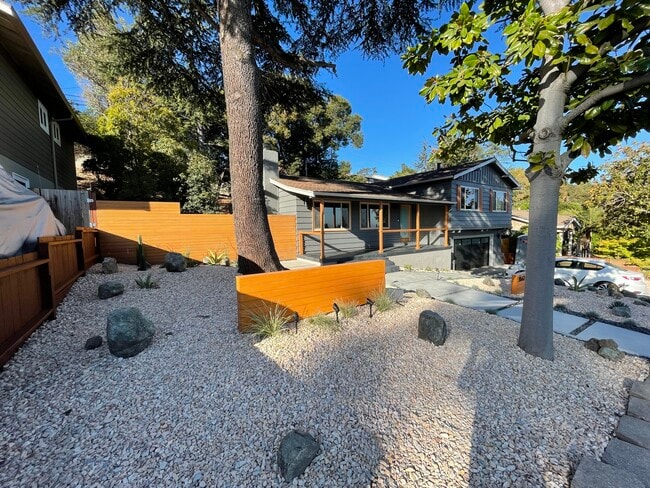3662 Farm Hill Blvd in Redwood City, CA - Building Photo - Building Photo