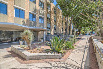 1115 S Alamo St in San Antonio, TX - Foto de edificio - Building Photo