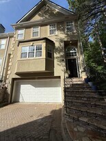 2456 Brookhaven Heights Ct NE in Brookhaven, GA - Building Photo