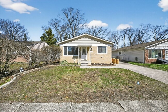 35046 Rosslyn St in Westland, MI - Building Photo - Building Photo