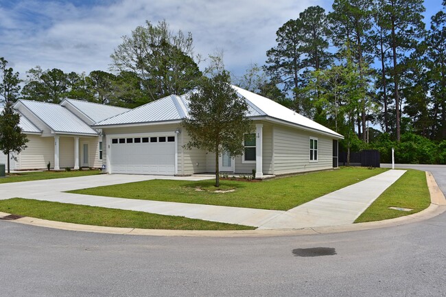 10 Oakfield Dr in Freeport, FL - Building Photo - Building Photo