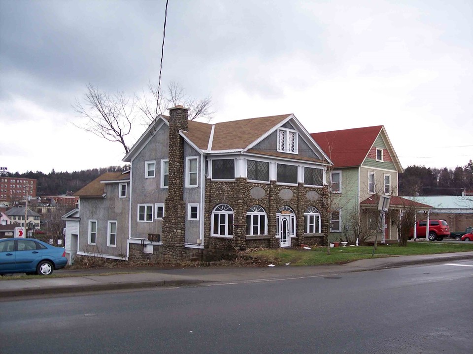 52 Bloomingdale Ave in Saranac Lake, NY - Building Photo