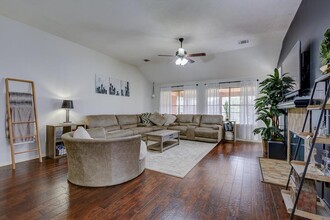 16022 Capistrano Falls Dr in Friendswood, TX - Building Photo - Building Photo