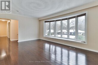 20 Burnview Crescent in Toronto, ON - Building Photo - Building Photo