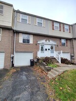833 Blackberry St in West Mifflin, PA - Building Photo