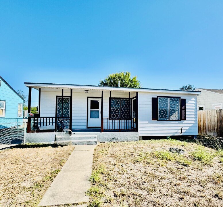 4722 Cheryl Dr in Corpus Christi, TX - Building Photo