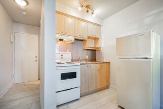 6880-625e 25e Ave in Montréal, QC - Building Photo - Building Photo